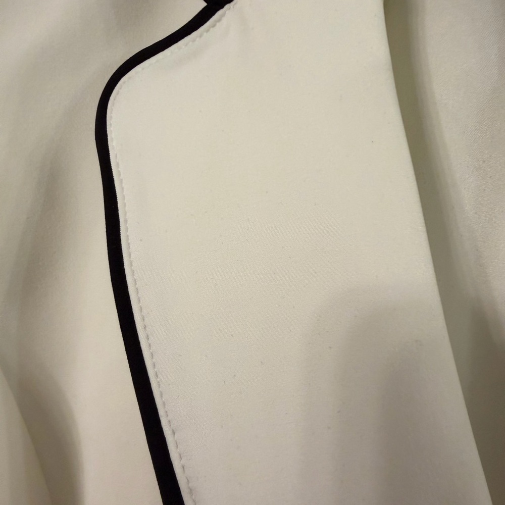 White House Black Market‎ white jacket with black piping -16 - Picture 4 of 7